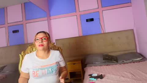 Snapshot of dani_queen_ chatting on March 3, 12:00 pm Dani Queen online show from March 3, 12:00 pm