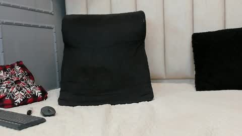 Snapshot of dania_moore_ chatting on December 17, 11:05 pm JANE online show from December 17, 11:05 pm