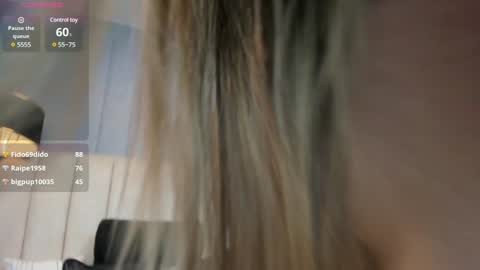 Snapshot of dania_moore_ chatting on December 21, 7:49 pm JANE online show from December 21, 7:49 pm