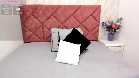 Snapshot of dania_moore_ chatting on January 8, 1:31 pm JANE online show from January 8, 1:31 pm