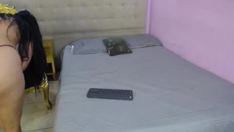 Snapshot of danibloom_ chatting on February 25, 12:15 pm Danibloom online show from February 25, 12:15 pm