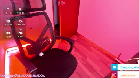 Snapshot of danicutexxx chatting on September 29, 4:17 am danicutexxx online show from September 29, 4:17 am