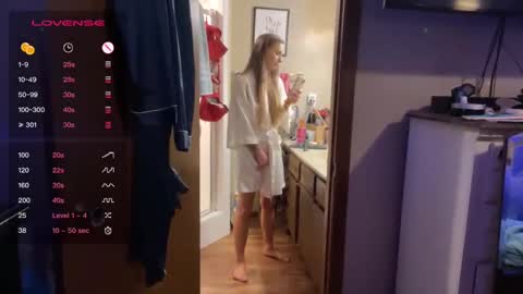 Dani Dragon online show from December 19, 7:40 am