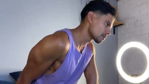 Snapshot of daniel0910s chatting on January 19, 11:43 pm Daniel online show from January 19, 11:43 pm