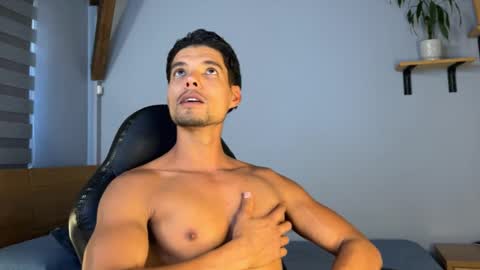 Snapshot of daniel0910s chatting on February 1, 7:02 pm Daniel online show from February 1, 7:02 pm