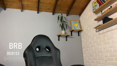 Snapshot of daniel0910s chatting on February 17, 1:04 am Daniel online show from February 17, 1:04 am