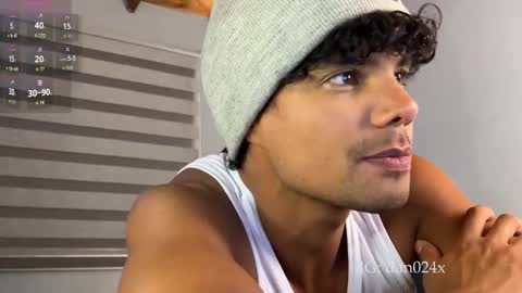 Snapshot of daniel0910s chatting on November 28, 10:12 pm Daniel online show from November 28, 10:12 pm