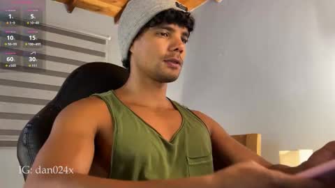 Snapshot of daniel0910s chatting on December 1, 12:04 am Daniel online show from December 1, 12:04 am