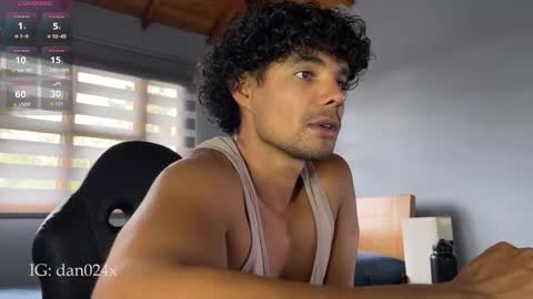 Snapshot of daniel0910s chatting on December 2, 9:10 pm Daniel online show from December 2, 9:10 pm