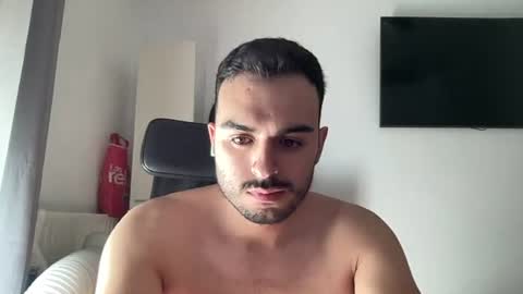 Snapshot of daniel_3827 chatting on July 6, 10:34 am daniel_3827 online show from July 6, 10:34 am