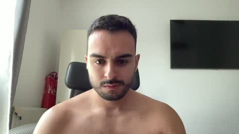 Snapshot of daniel_3827 chatting on July 13, 6:27 am daniel_3827 online show from July 13, 6:27 am