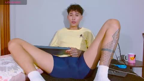 daniel_deluxx online show from April 28, 1:59 am