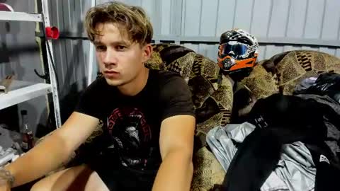 Snapshot of daniel_like chatting on August 5, 10:40 am Just Ben online show from August 5, 10:40 am