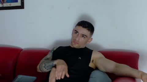 Snapshot of daniel_ova chatting on May 4, 6:26 pm Sexy Dani online show from May 4, 6:26 pm