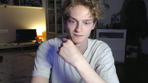 Snapshot of daniel_yumm chatting on April 3, 6:50 pm Daniel online show from April 3, 6:50 pm