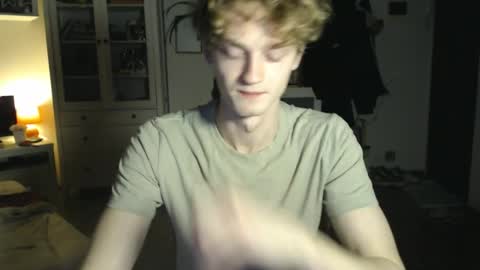 Snapshot of daniel_yumm chatting on April 7, 8:09 pm Daniel online show from April 7, 8:09 pm