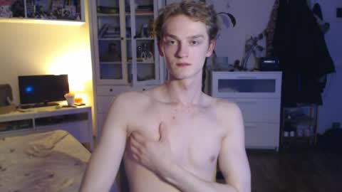 Snapshot of daniel_yumm chatting on April 9, 10:37 pm Daniel online show from April 9, 10:37 pm
