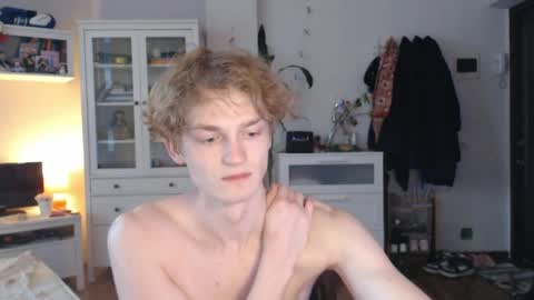 Snapshot of daniel_yumm chatting on April 11, 3:33 am Daniel online show from April 11, 3:33 am