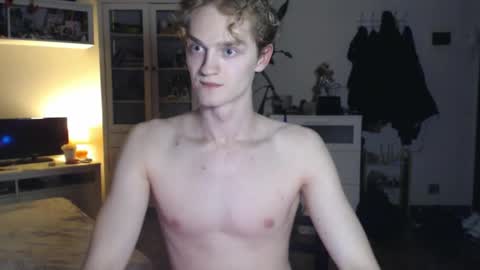 Snapshot of daniel_yumm chatting on April 17, 11:19 pm Daniel online show from April 17, 11:19 pm