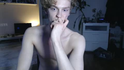 Snapshot of daniel_yumm chatting on April 19, 3:50 am Daniel online show from April 19, 3:50 am