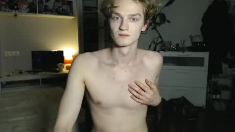 Snapshot of daniel_yumm chatting on April 23, 10:45 pm Daniel online show from April 23, 10:45 pm