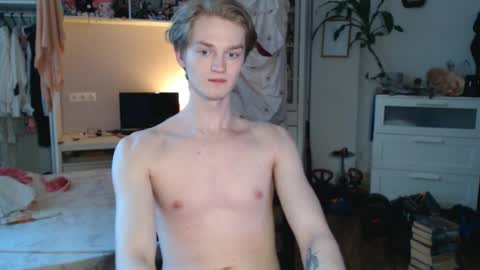 Snapshot of daniel_yumm chatting on April 25, 2:58 am Daniel online show from April 25, 2:58 am