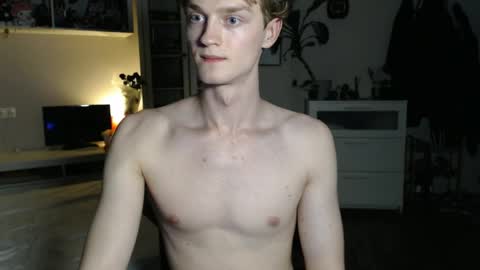 Snapshot of daniel_yumm chatting on April 30, 8:57 pm Daniel online show from April 30, 8:57 pm