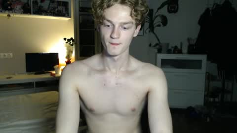 Snapshot of daniel_yumm chatting on May 1, 11:09 pm Daniel online show from May 1, 11:09 pm