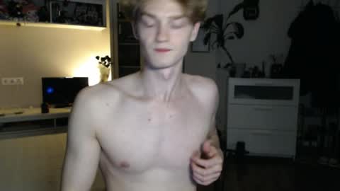 Snapshot of daniel_yumm chatting on May 2, 8:47 pm Daniel online show from May 2, 8:47 pm