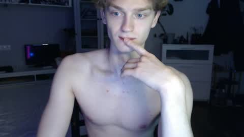 Snapshot of daniel_yumm chatting on May 4, 1:12 am Daniel online show from May 4, 1:12 am