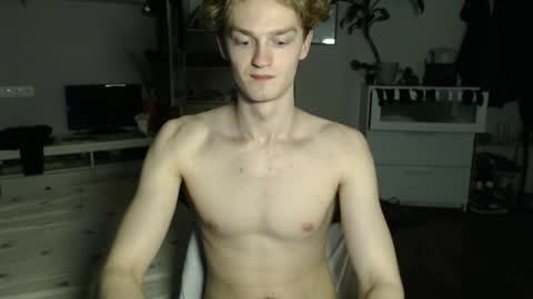 Snapshot of daniel_yumm chatting on May 6, 9:53 pm Daniel online show from May 6, 9:53 pm