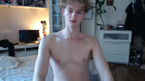 Snapshot of daniel_yumm chatting on May 8, 2:39 am Daniel online show from May 8, 2:39 am