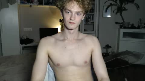 Snapshot of daniel_yumm chatting on May 16, 5:23 pm Daniel online show from May 16, 5:23 pm