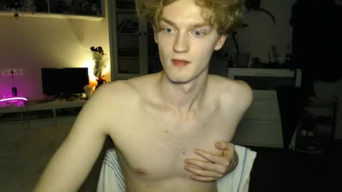 Snapshot of daniel_yumm chatting on June 1, 4:20 pm Daniel online show from June 1, 4:20 pm