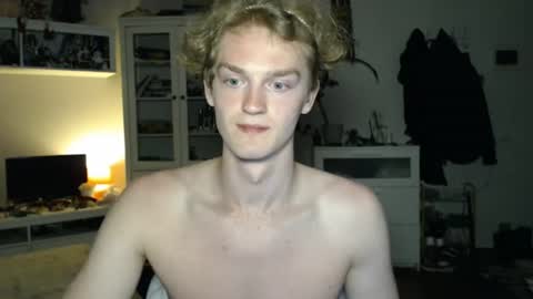 Snapshot of daniel_yumm chatting on June 9, 9:59 pm Daniel online show from June 9, 9:59 pm