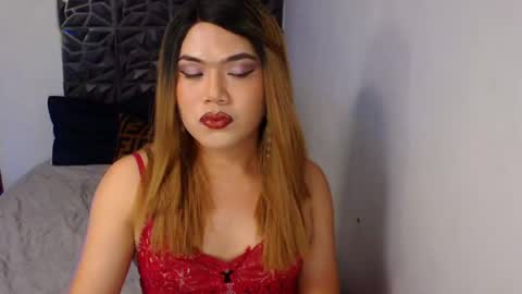 Elodie online show from December 8, 7:54 pm