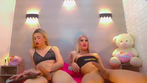 daniela_pink_ online show from December 3, 8:40 pm