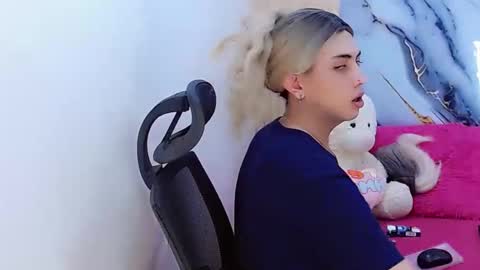 Snapshot of daniela_pink_ chatting on February 19, 8:27 pm daniela_pink_ online show from February 19, 8:27 pm