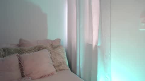 Snapshot of daniela_valencia chatting on September 10, 6:52 pm Lucia online show from September 10, 6:52 pm