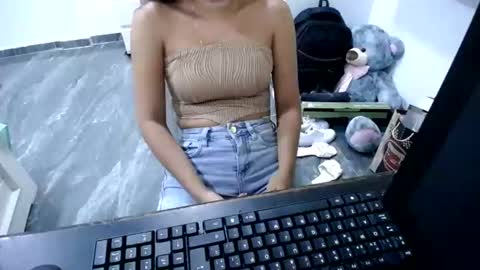 Snapshot of danielaa_foxx chatting on June 11, 8:29 pm danielaa_foxx online show from June 11, 8:29 pm