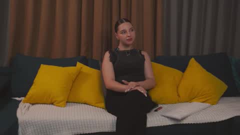 Snapshot of danielacrystal chatting on November 4, 6:07 pm Hi my name is Daniela Im new here but I really like to chat online show from November 4, 6:07 pm