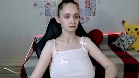 Snapshot of daniella_martin chatting on June 19, 12:37 am Daniella Martin online show from June 19, 12:37 am