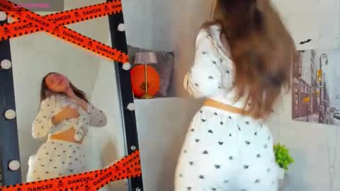 Snapshot of daniella_perry chatting on November 7, 1:16 am Daniella online show from November 7, 1:16 am