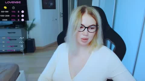 Snapshot of danielle_dunn chatting on June 2, 4:25 am Danny online show from June 2, 4:25 am