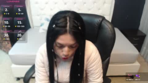 Snapshot of danielle_smithh chatting on December 5, 10:44 am Danielle Smith online show from December 5, 10:44 am