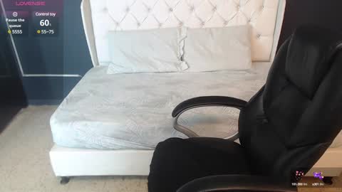 Snapshot of danielle_smithh chatting on December 7, 2:53 am Danielle Smith online show from December 7, 2:53 am