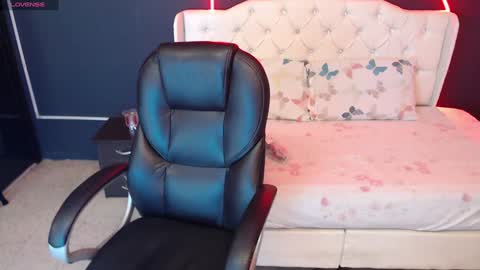 Snapshot of danielle_smithh chatting on February 6, 3:59 am Danielle Smith online show from February 6, 3:59 am