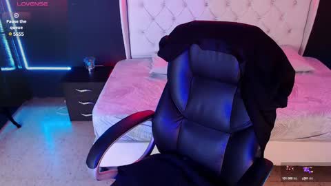 Snapshot of danielle_smithh chatting on February 21, 11:32 pm Danielle Smith online show from February 21, 11:32 pm