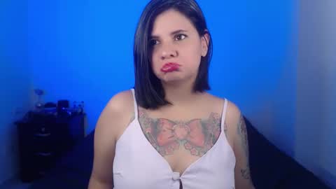 Snapshot of daniellerain chatting on December 22, 2:39 am daniellerain online show from December 22, 2:39 am