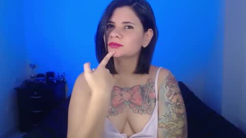 Snapshot of daniellerain chatting on December 22, 5:45 am daniellerain online show from December 22, 5:45 am